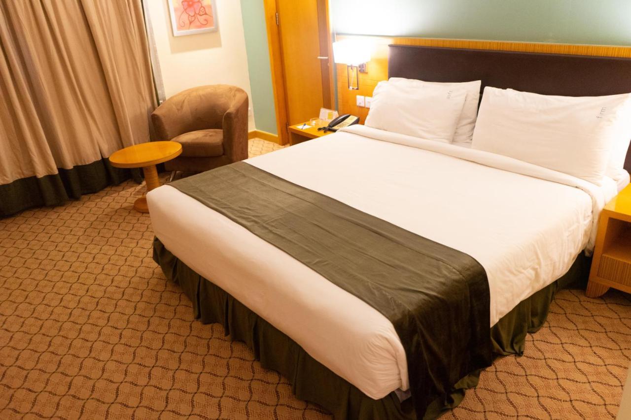 By Ihg 4*