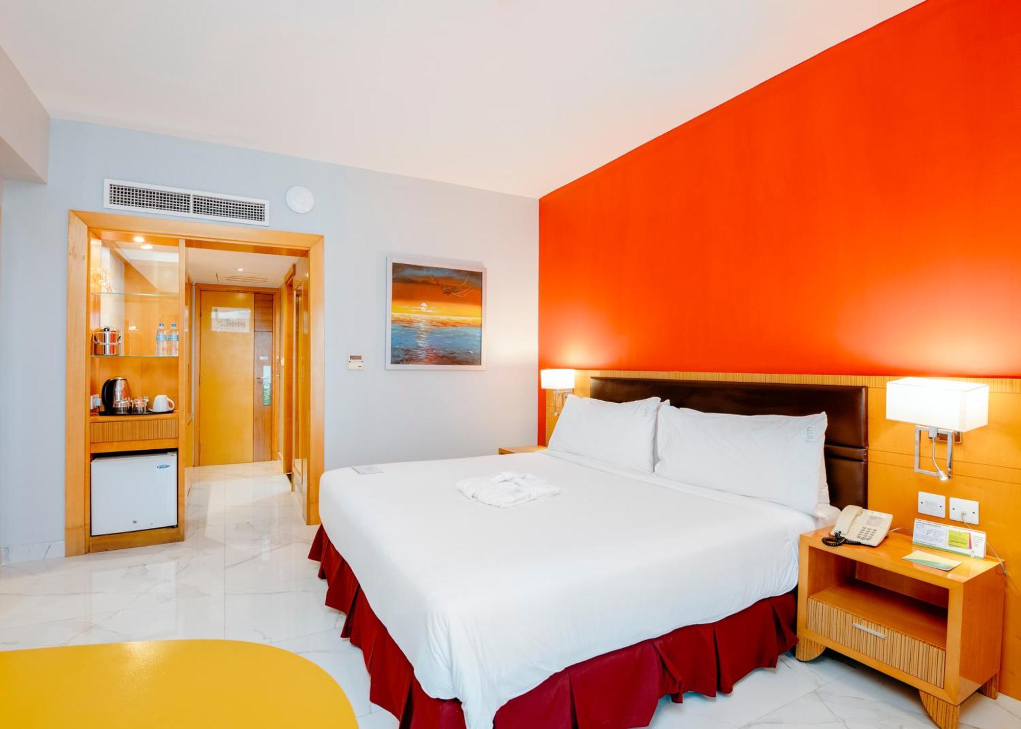 Hotel By Ihg 4*