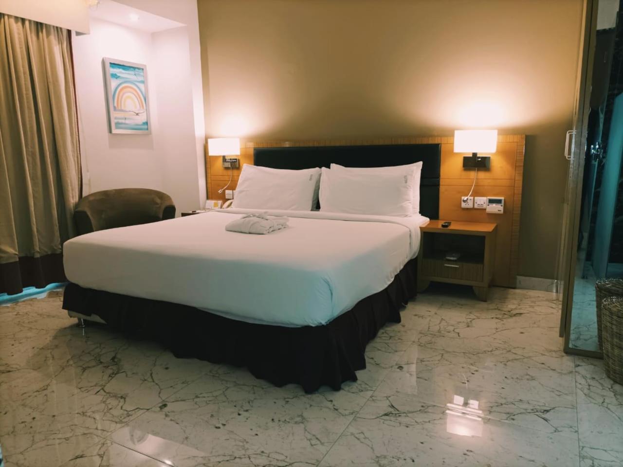 Hotel By Ihg 4*